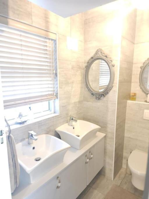 Cape Town, Sea Point, Beautiful 2 Bedroom Apartment @Tucked Away ภายนอก รูปภาพ